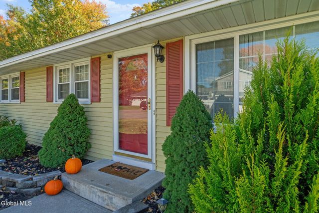 51 Mordella Road, Colonie, NY 12205