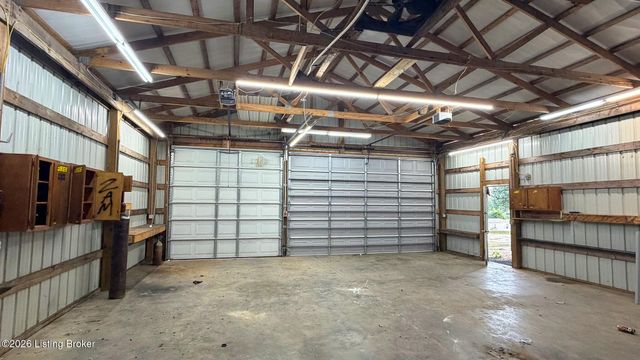 90 Meadow Vale Ct, Vine Grove, KY 40175
