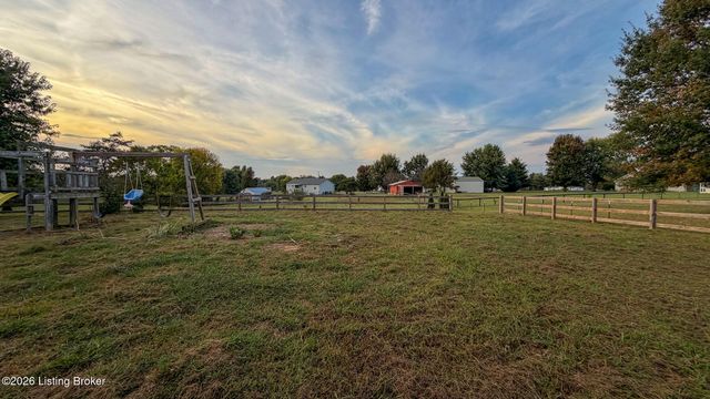 90 Meadow Vale Ct, Vine Grove, KY 40175