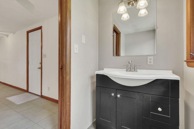 226 Hansberger Avenue, Baltimore, OH 43105