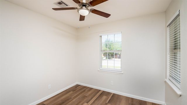 837 Yale Avenue, Lewisville, TX 75057