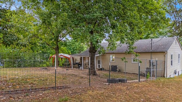 623 Sesson Street, West Plains, MO 65775