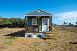 2032 Dallas St, Rockport, TX 78382