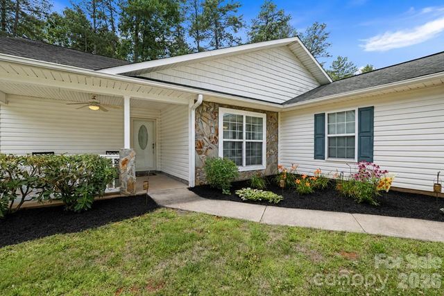 17 Coventry Circle E, Franklin, NC 28734