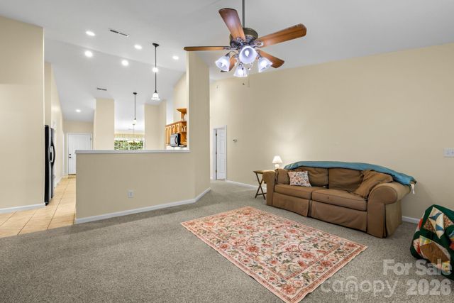 17 Coventry Circle E, Franklin, NC 28734