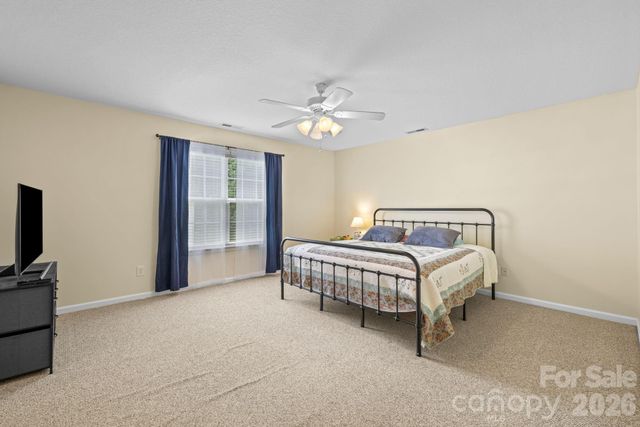 17 Coventry Circle E, Franklin, NC 28734