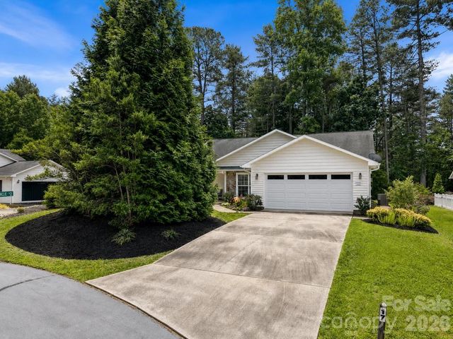17 Coventry Circle E, Franklin, NC 28734