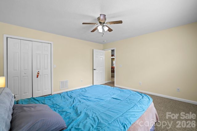 17 Coventry Circle E, Franklin, NC 28734