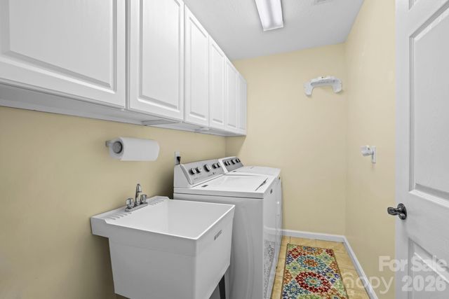 17 Coventry Circle E, Franklin, NC 28734