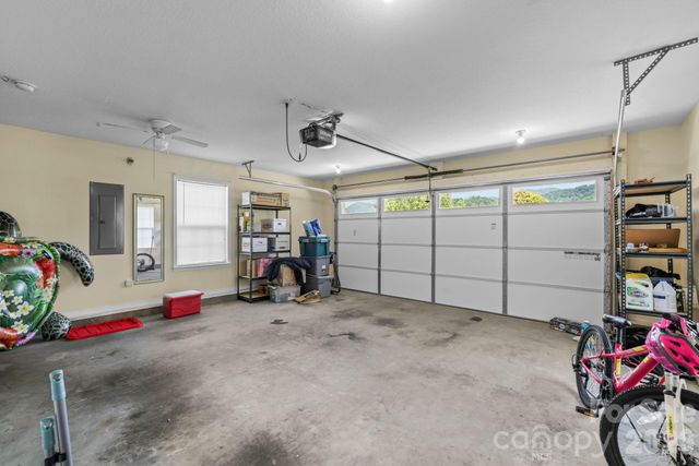 17 Coventry Circle E, Franklin, NC 28734