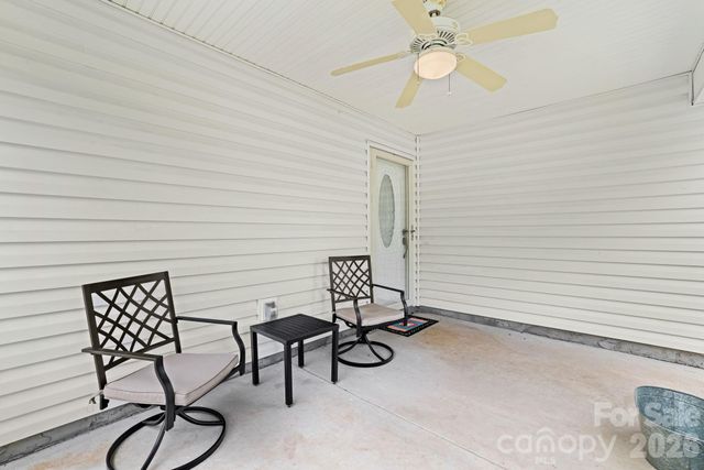 17 Coventry Circle E, Franklin, NC 28734