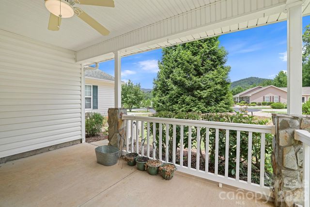 17 Coventry Circle E, Franklin, NC 28734