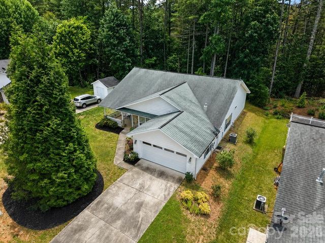 17 Coventry Circle E, Franklin, NC 28734