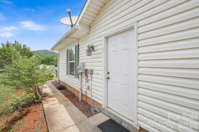 17 Coventry Circle E, Franklin, NC 28734