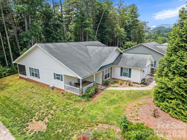 17 Coventry Circle E, Franklin, NC 28734