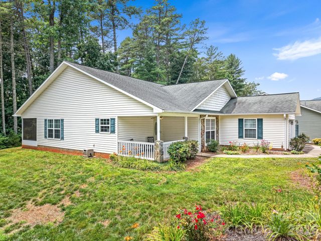 17 Coventry Circle E, Franklin, NC 28734