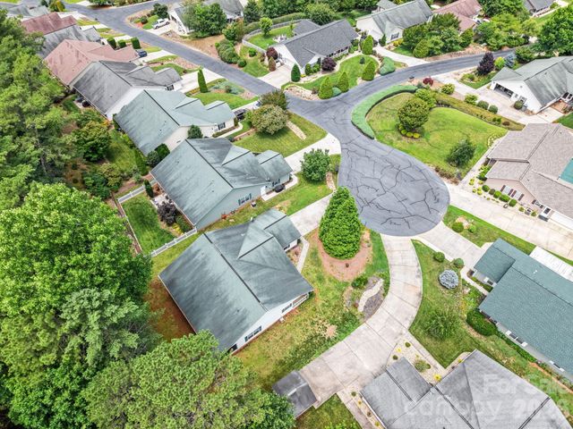 17 Coventry Circle E, Franklin, NC 28734