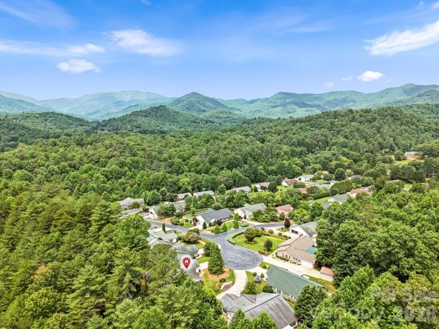 17 Coventry Circle E, Franklin, NC 28734
