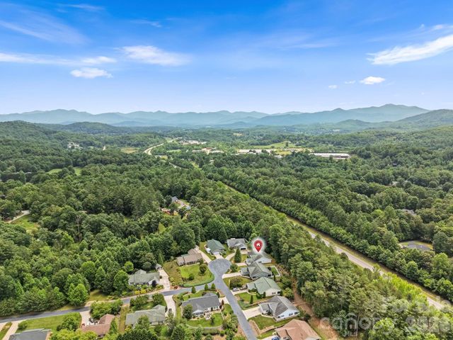 17 Coventry Circle E, Franklin, NC 28734
