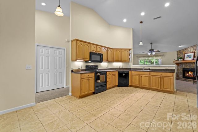 17 Coventry Circle E, Franklin, NC 28734