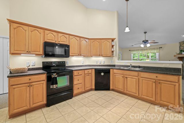 17 Coventry Circle E, Franklin, NC 28734