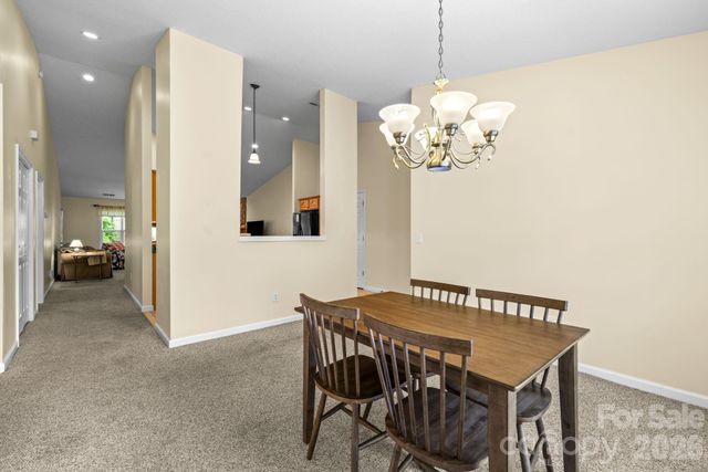 17 Coventry Circle E, Franklin, NC 28734