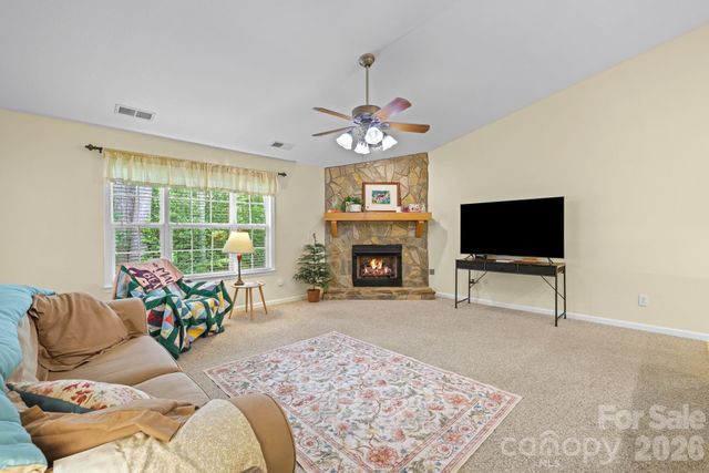 17 Coventry Circle E, Franklin, NC 28734