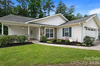 17 Coventry Circle E, Franklin, NC 28734