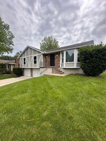 504 NE Stonewall Drive, Blue Springs, MO 64014