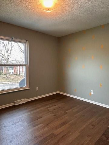 504 NE Stonewall Drive, Blue Springs, MO 64014