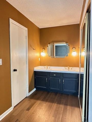 504 NE Stonewall Drive, Blue Springs, MO 64014