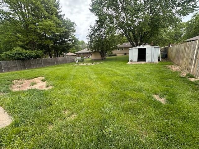 504 NE Stonewall Drive, Blue Springs, MO 64014