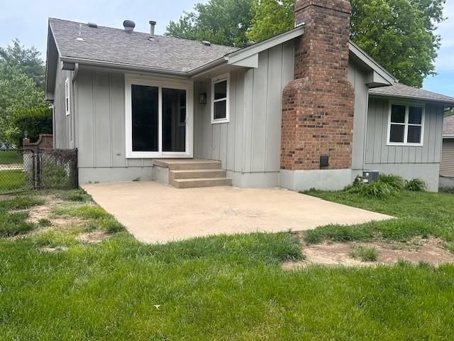 504 NE Stonewall Drive, Blue Springs, MO 64014