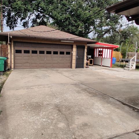 8111 Meadville Street, Houston, TX 77061