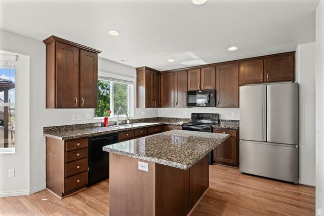 5449 S 2450 W, Roy, UT 84067