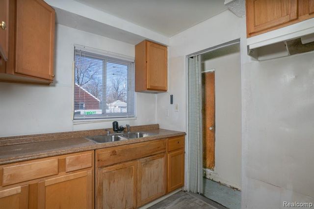 10785 E Outer Drive, Detroit, MI 48224