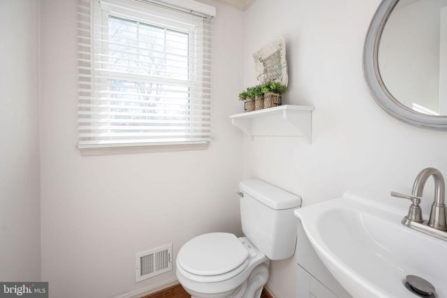 1114 BRADFIELD DR SW, Leesburg, VA 20175