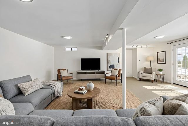 1114 BRADFIELD DR SW, Leesburg, VA 20175