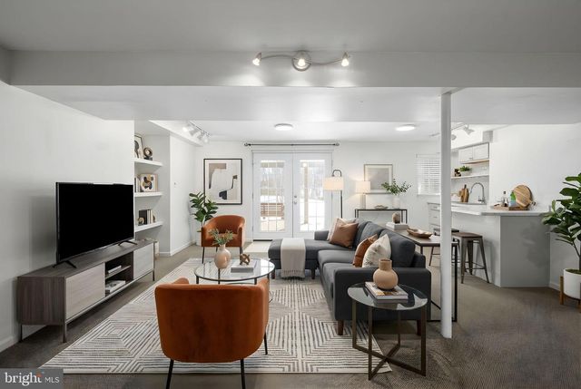 1114 BRADFIELD DR SW, Leesburg, VA 20175