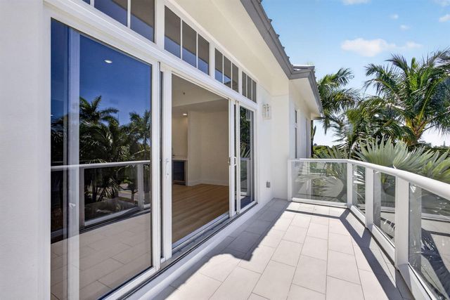 182 Lake Drive 5-301, Palm Beach Shores, FL 33404