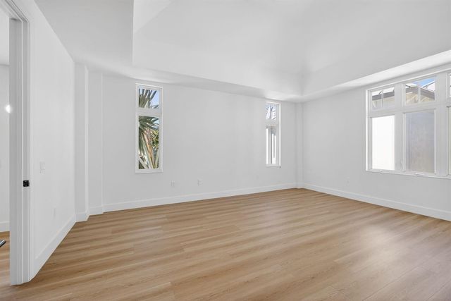 182 Lake Drive 5-301, Palm Beach Shores, FL 33404