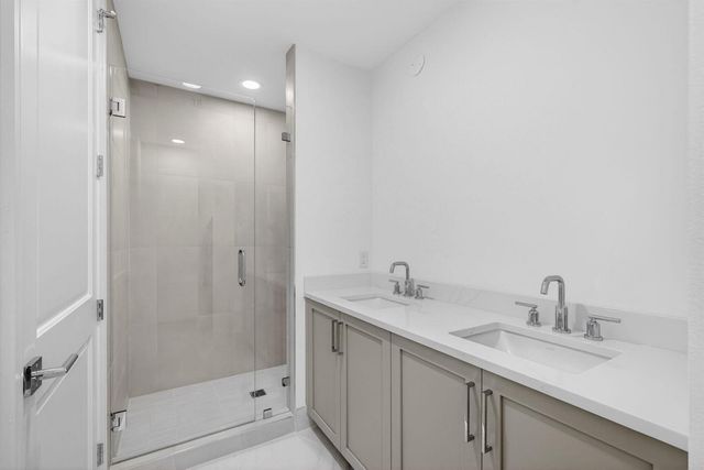 182 Lake Drive 5-301, Palm Beach Shores, FL 33404