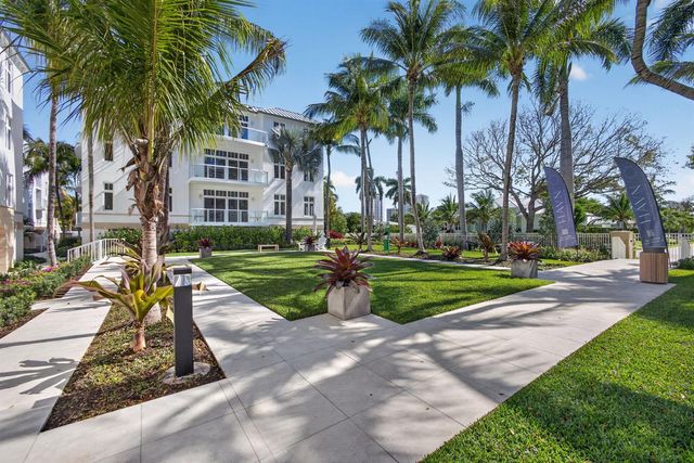 182 Lake Drive 5-301, Palm Beach Shores, FL 33404