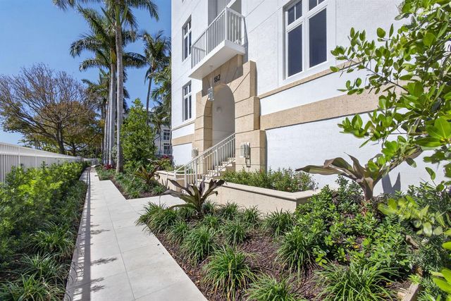 182 Lake Drive 5-301, Palm Beach Shores, FL 33404