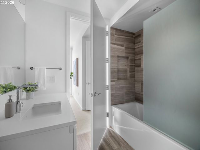 1075 Nw NORTHRUP St 2217, Portland, OR 97209