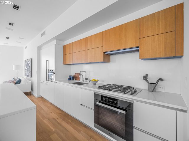 1075 Nw NORTHRUP St 2217, Portland, OR 97209