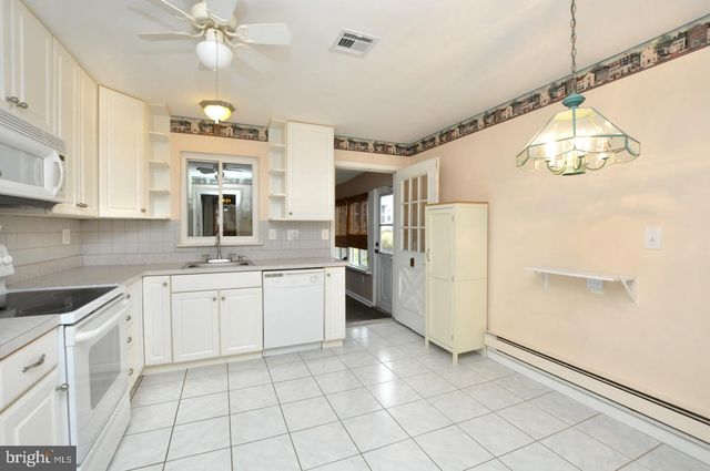 90 HUNTINGTON DR, Southampton, NJ 08088