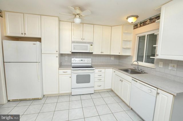 90 HUNTINGTON DR, Southampton, NJ 08088