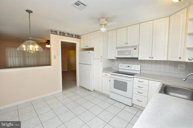 90 HUNTINGTON DR, Southampton, NJ 08088