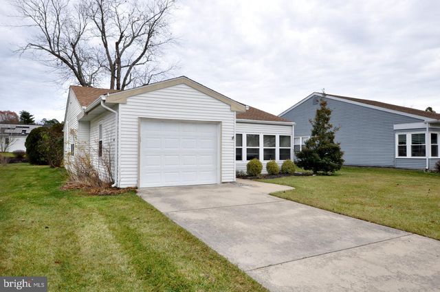 90 HUNTINGTON DR, Southampton, NJ 08088